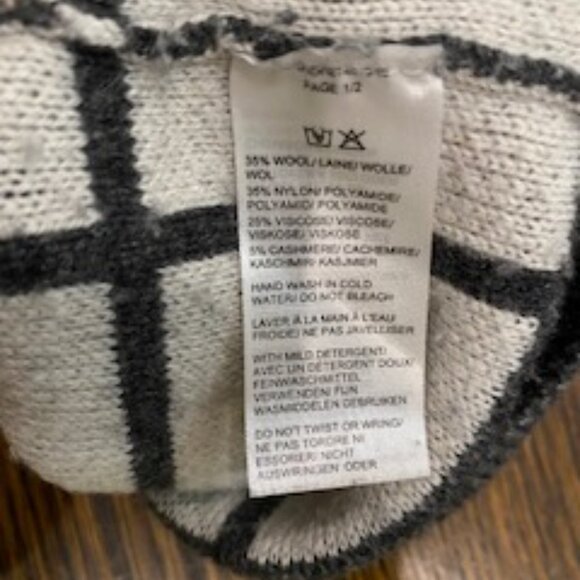 Clearout-EUC Saks Fifth Avenue Cashmere Bland turtleneck sz S - Picture 7 of 8